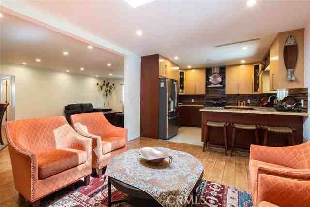 336 W Lexington Dr - Photo 2 of 8