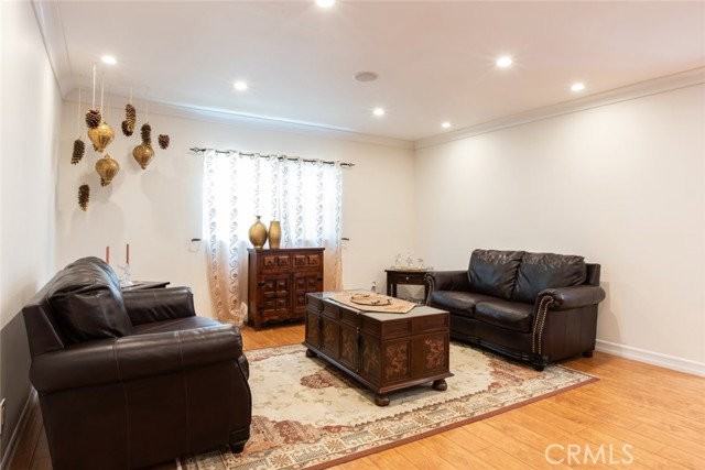 336 W Lexington Dr - Photo 5 of 8