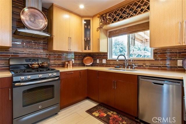 336 W Lexington Dr - Photo 6 of 8