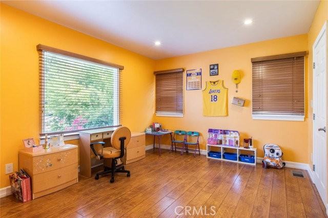336 W Lexington Dr - Photo 7 of 8