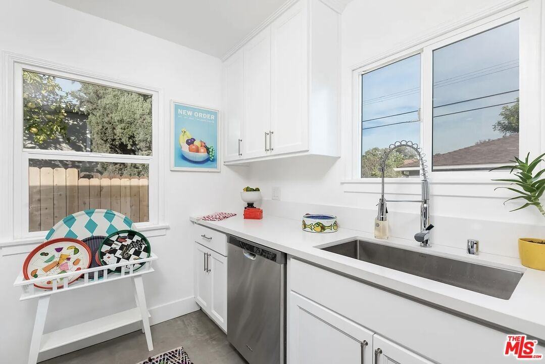 4234 Verdugo Rd - Photo 5 of 8