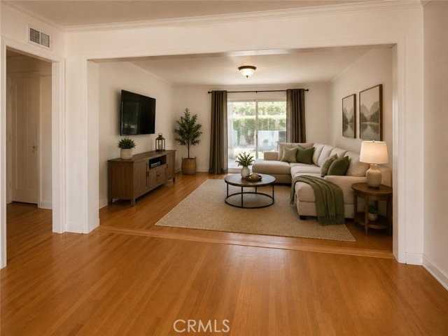 14722 Addison St - Photo 4 of 8