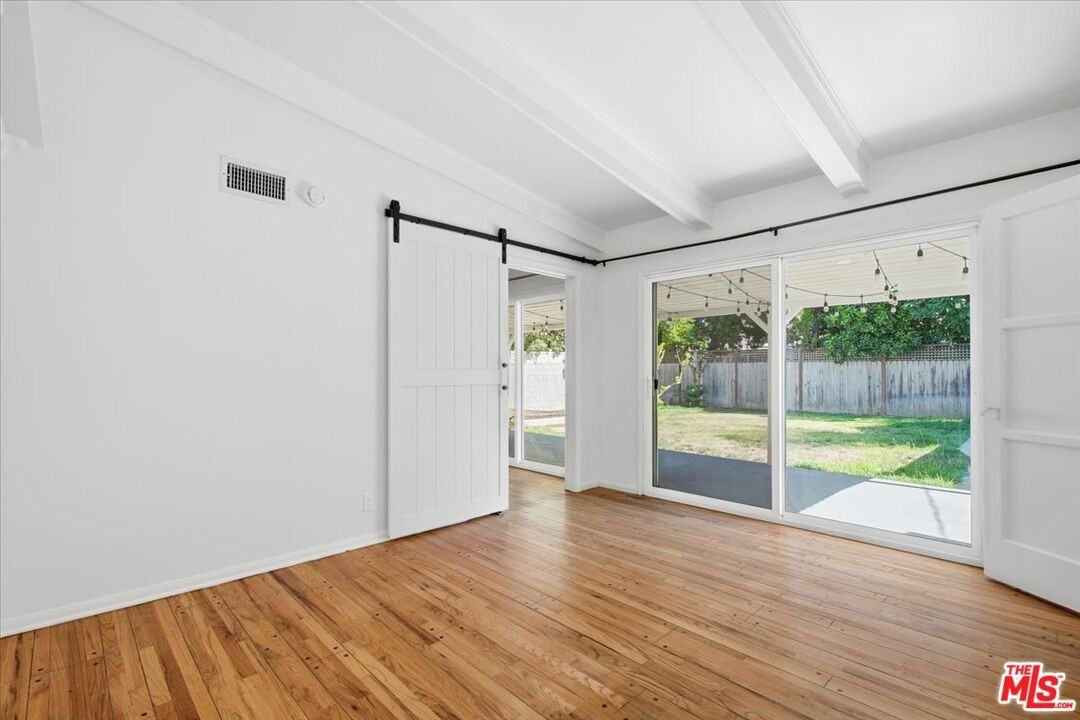 12818 Hatteras St - Photo 2 of 8