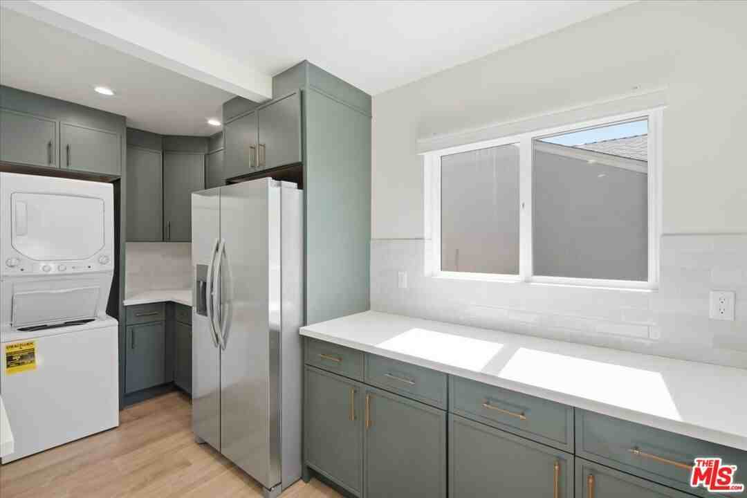 12818 Hatteras St - Photo 4 of 8
