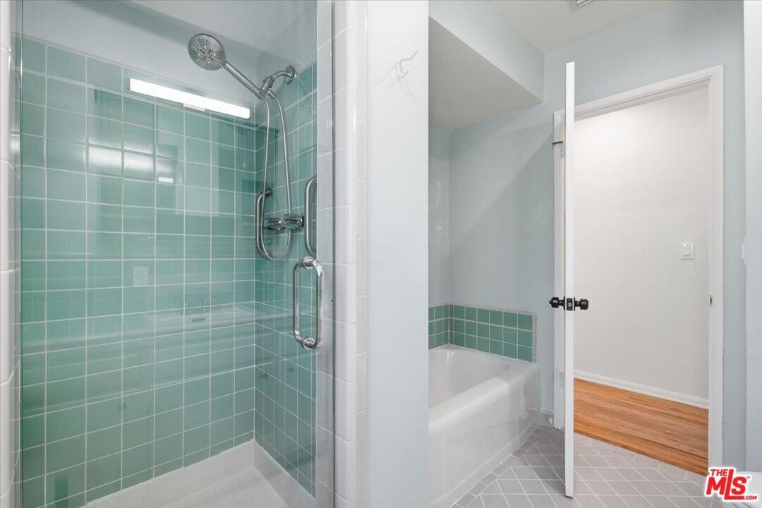 12818 Hatteras St - Photo 6 of 8