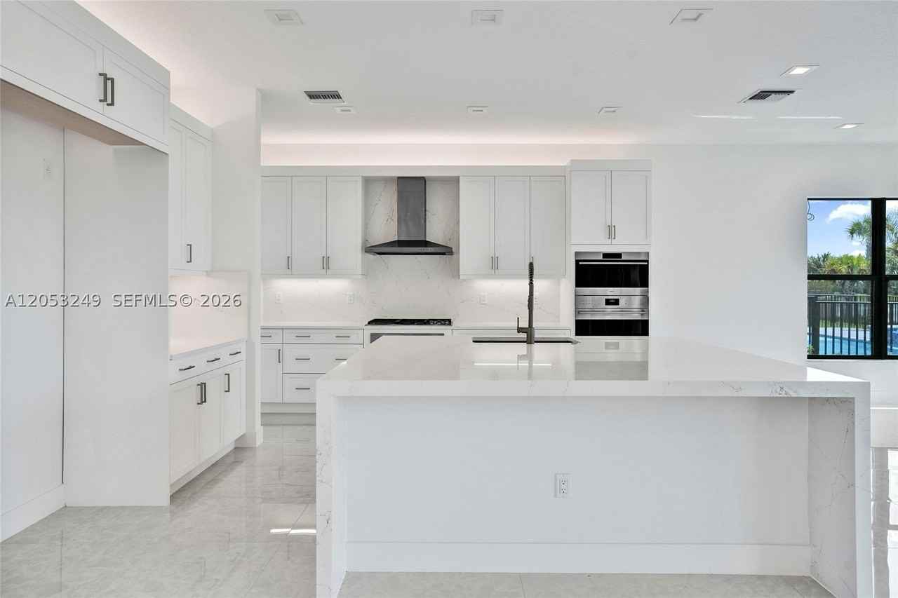 9931 Rising Wing St - Photo 4 of 44
