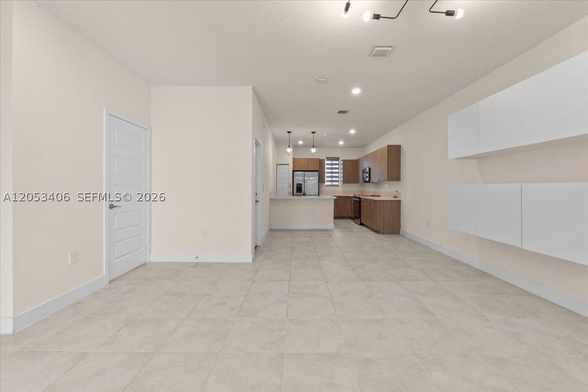 4746 Nw 83rd Pkwy - Photo 7 of 34
