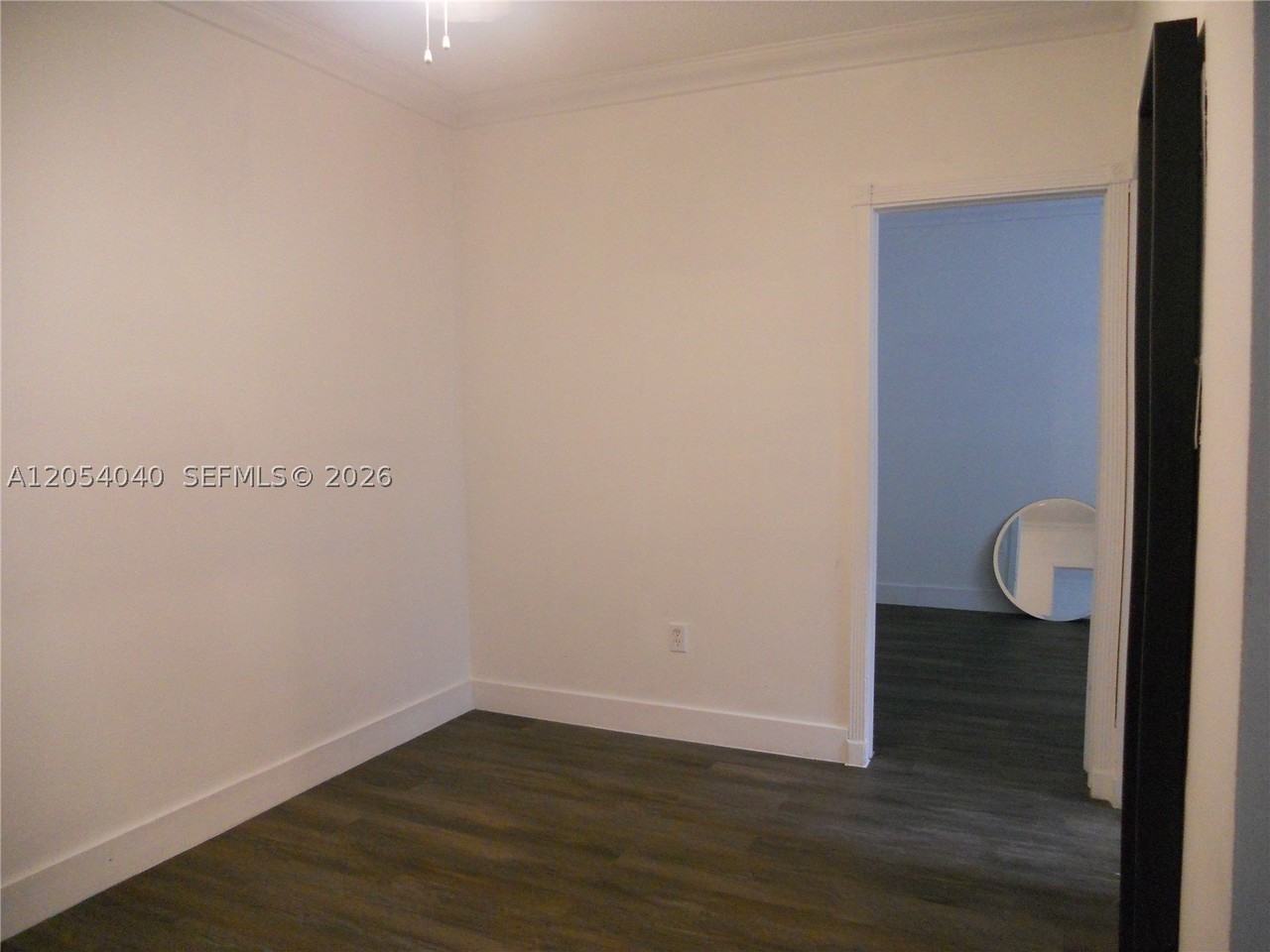 1043 Nw 2nd St #9 - Photo 3 of 10