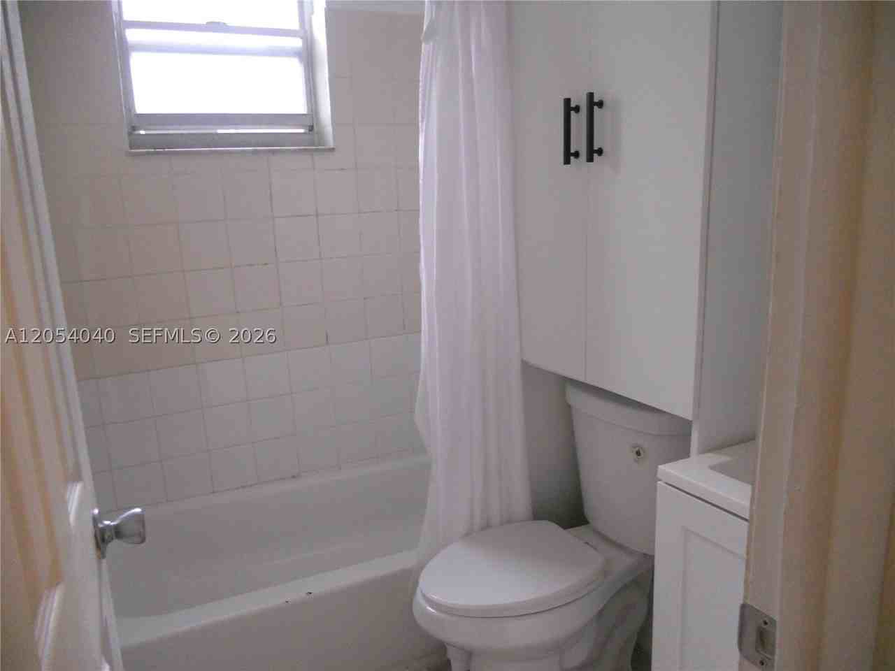 1043 Nw 2nd St #9 - Photo 6 of 10