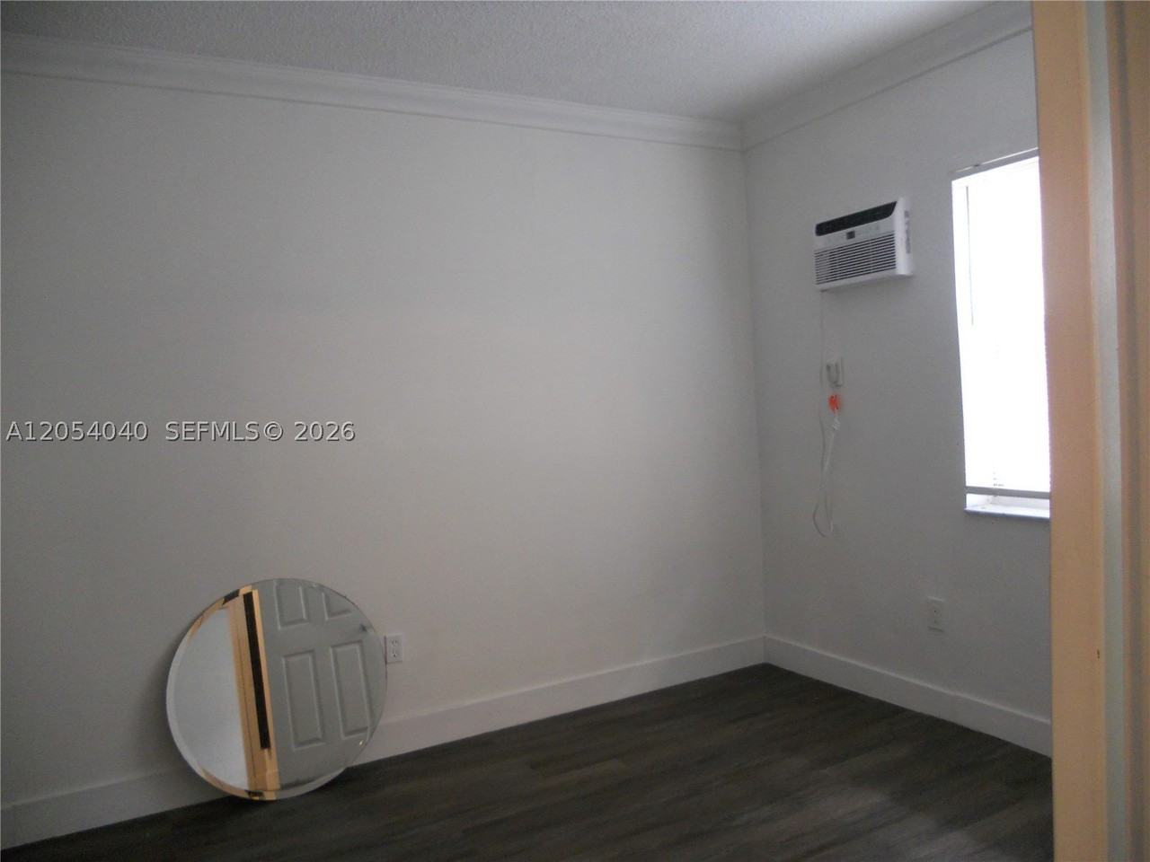 1043 Nw 2nd St #9 - Photo 7 of 10
