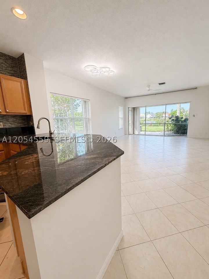 7337 Smithbrooke Dr - Photo 2 of 37