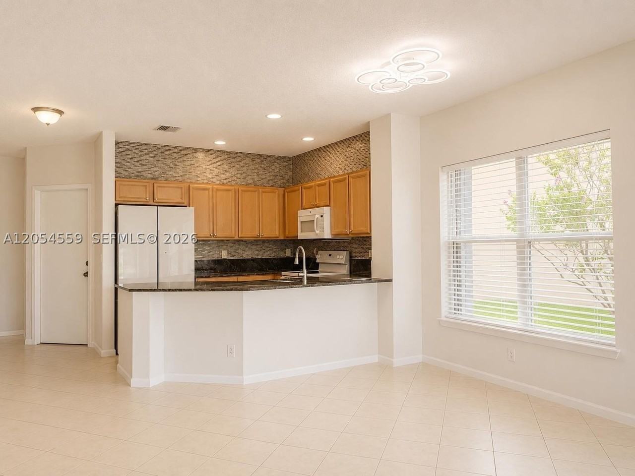 7337 Smithbrooke Dr - Photo 3 of 37
