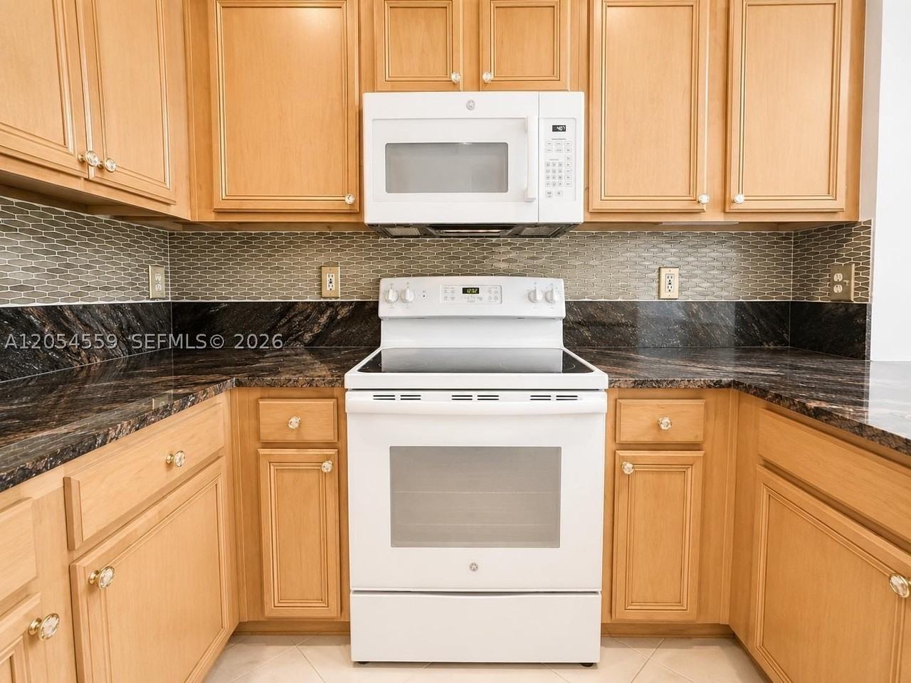 7337 Smithbrooke Dr - Photo 6 of 37