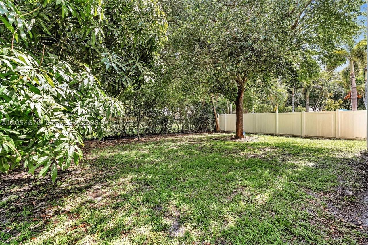 14044 Sw 54th St - Photo 7 of 50