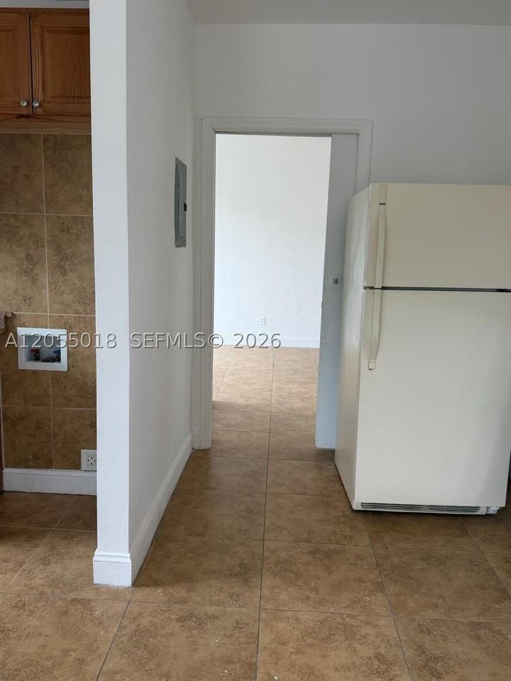 4152 Sw 13th St #7 - Photo 5 of 9