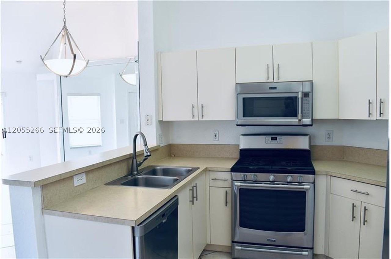 8978 Nw 53rd St - Photo 4 of 14