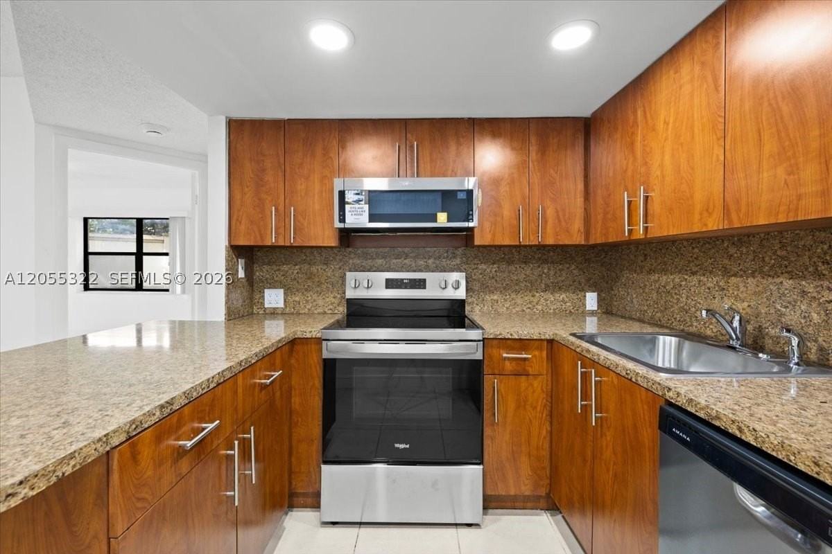 8290 Lake Dr #130 - Photo 6 of 26