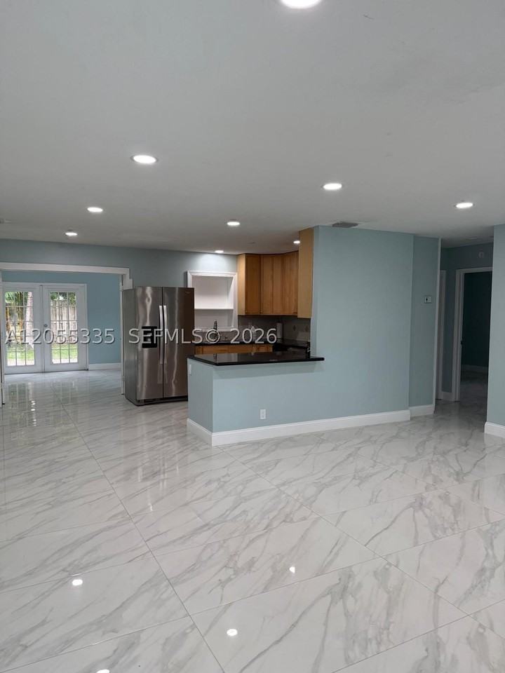 9 Se 10th Ct #0 - Photo 2 of 3