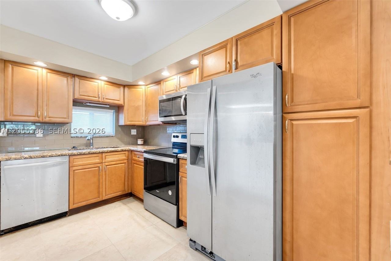 9811 N Hollybrook Lake Dr #103 - Photo 4 of 26