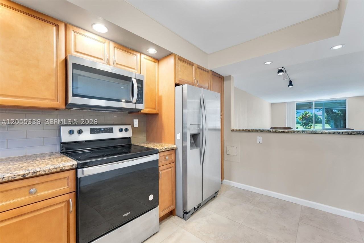 9811 N Hollybrook Lake Dr #103 - Photo 5 of 26