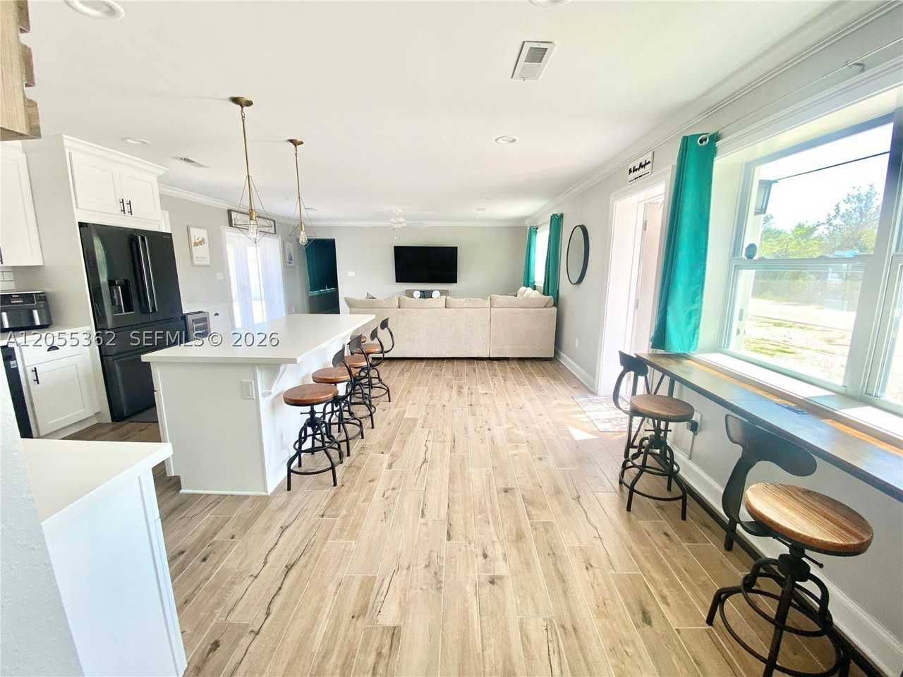 133 Indies Rd - Photo 5 of 27