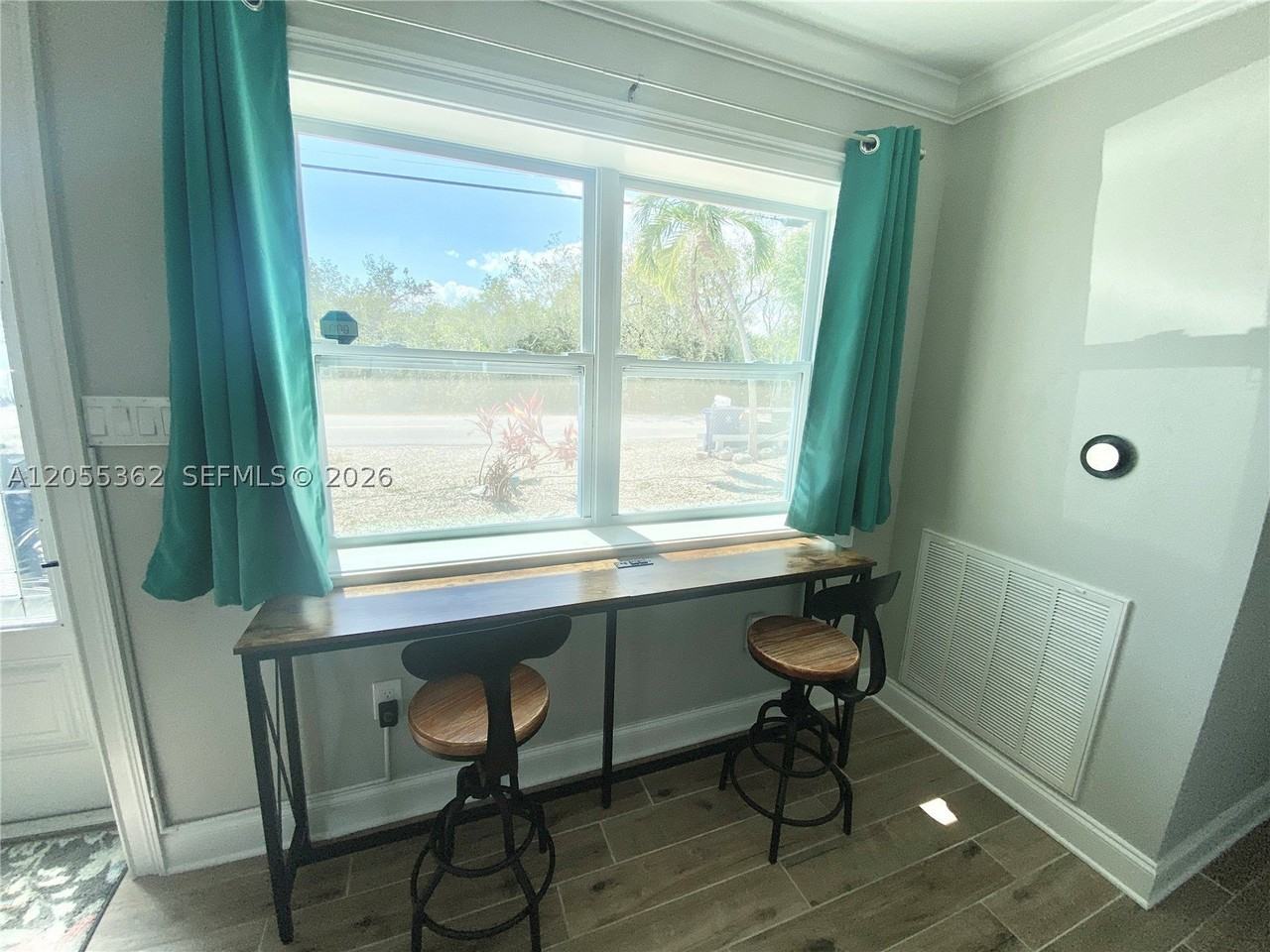 133 Indies Rd - Photo 6 of 27
