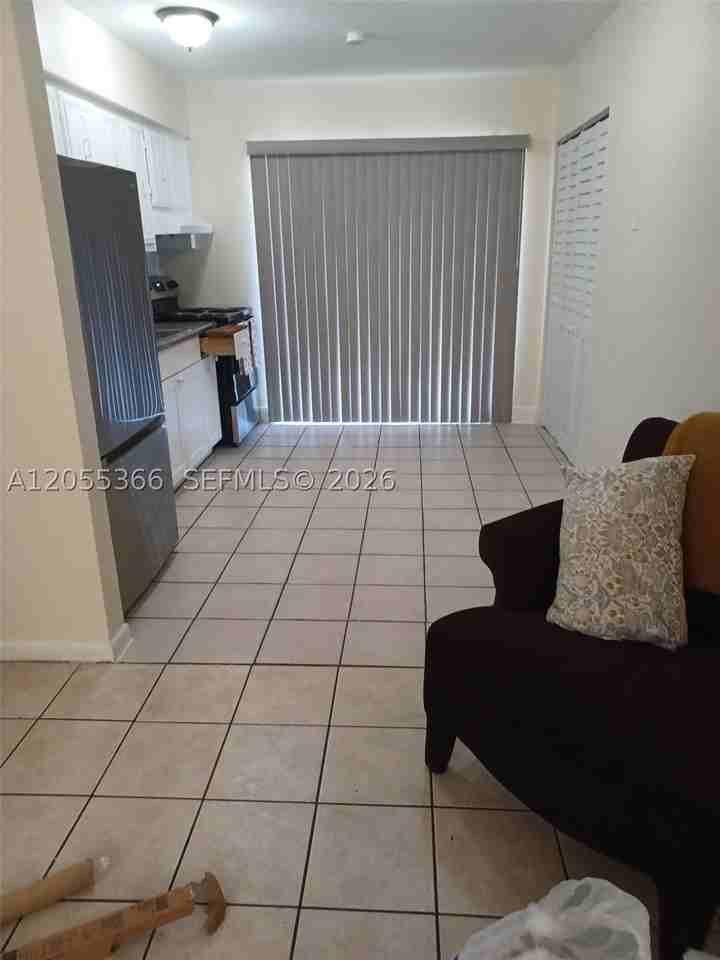 234 Sw 14th Ave - Photo 3 of 6