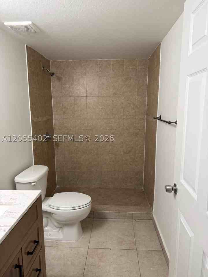 Sw 225th St #304 - Photo 7 of 10