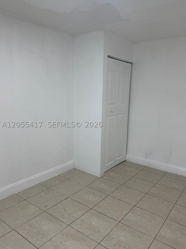 2580 Ne 182nd Ter #2580 - Photo 3 of 4