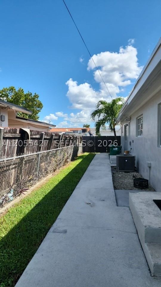 3533 Sw 91st Ave #A - Photo 2 of 14