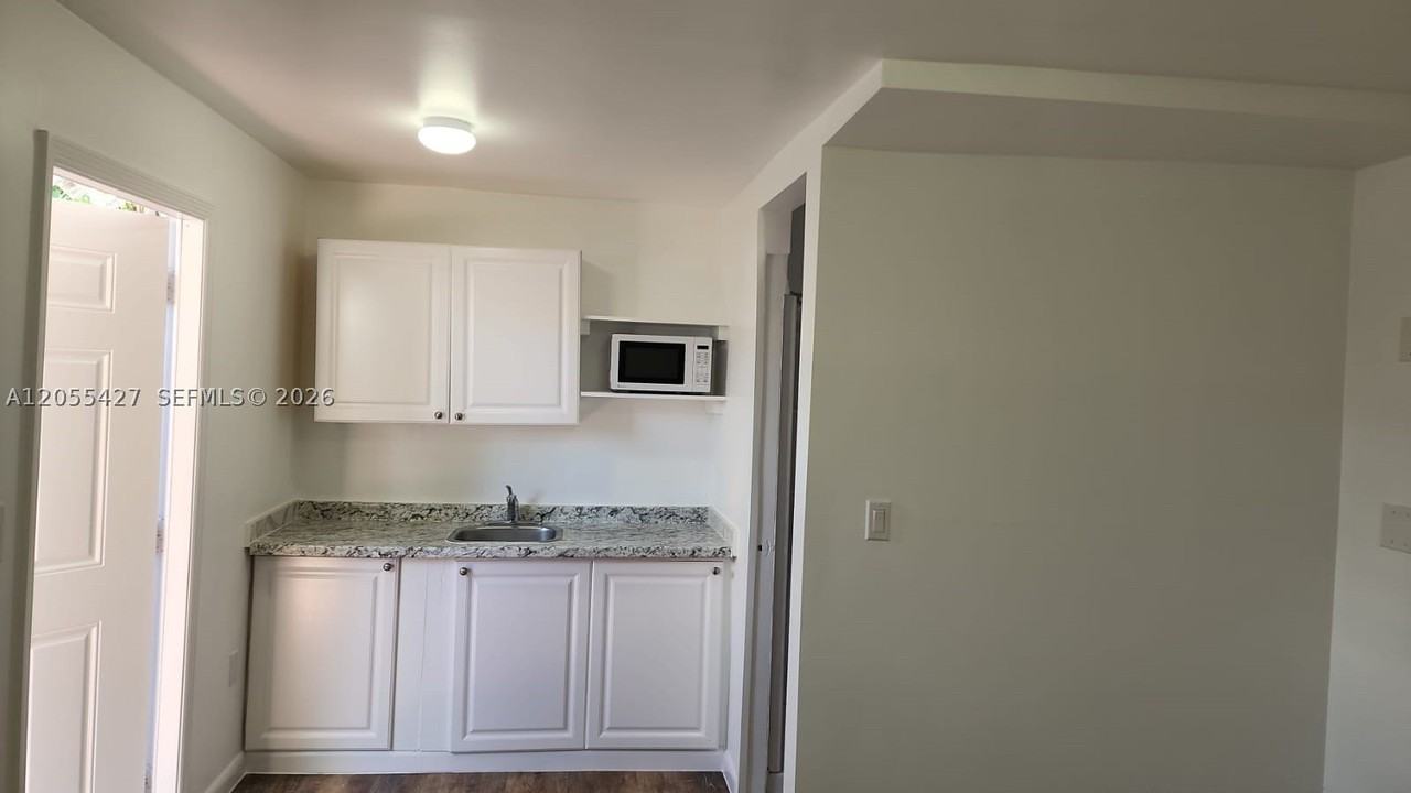 3533 Sw 91st Ave #A - Photo 4 of 14