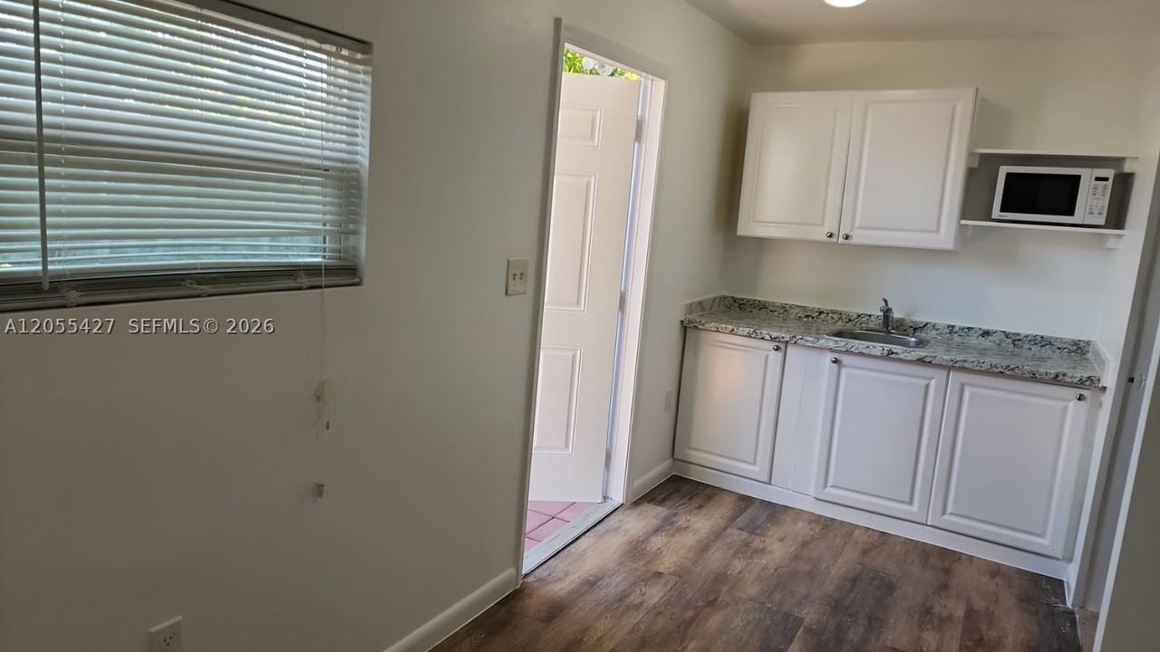 3533 Sw 91st Ave #A - Photo 5 of 14