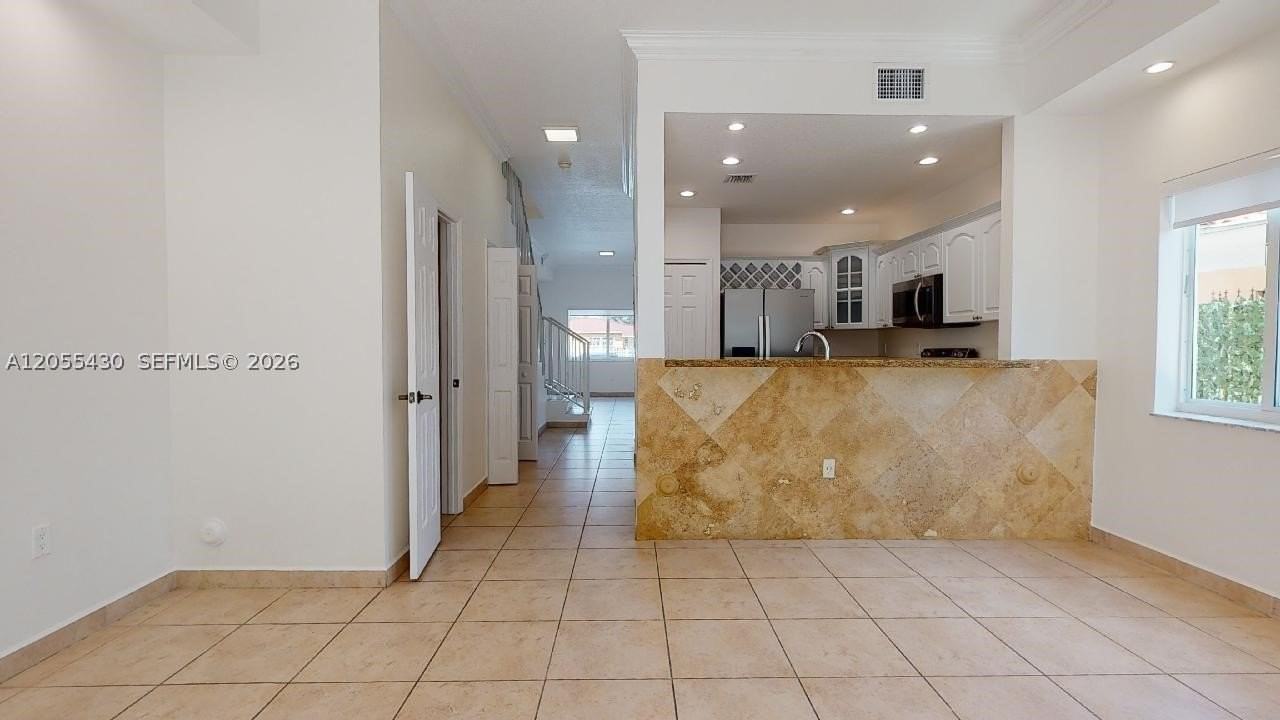 323 SW 36Ave #323 - Photo 6 of 10