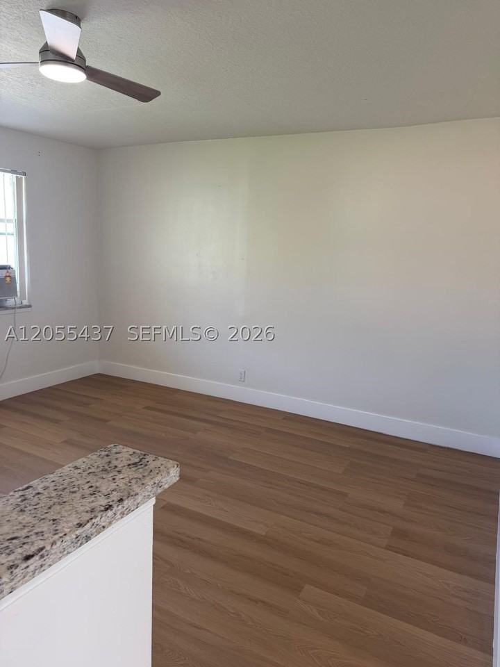 101 Se 4th Ave #6 - Photo 3 of 10