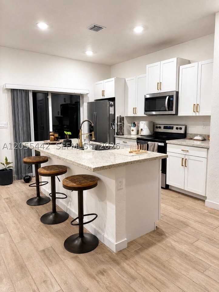 1680 Se 8th Ave - Photo 5 of 15