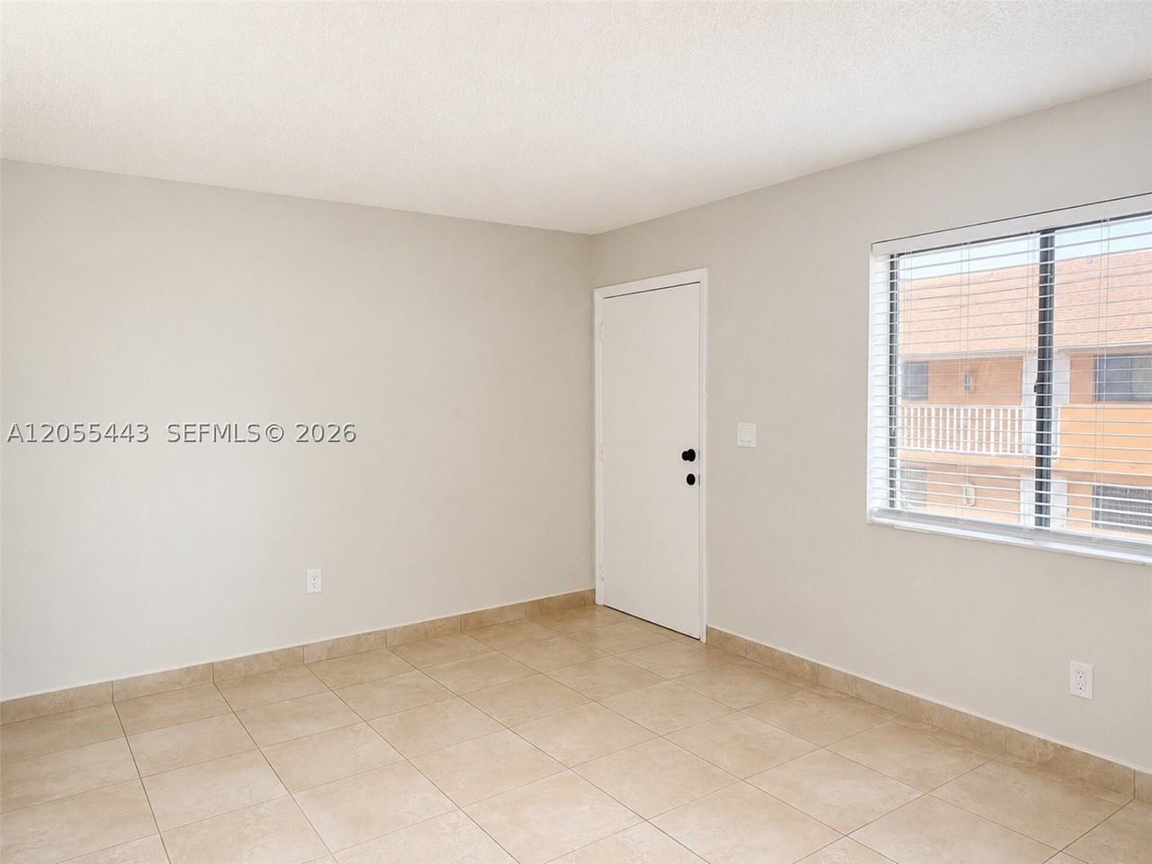 1521 W 42nd Pl #18 - Photo 6 of 20