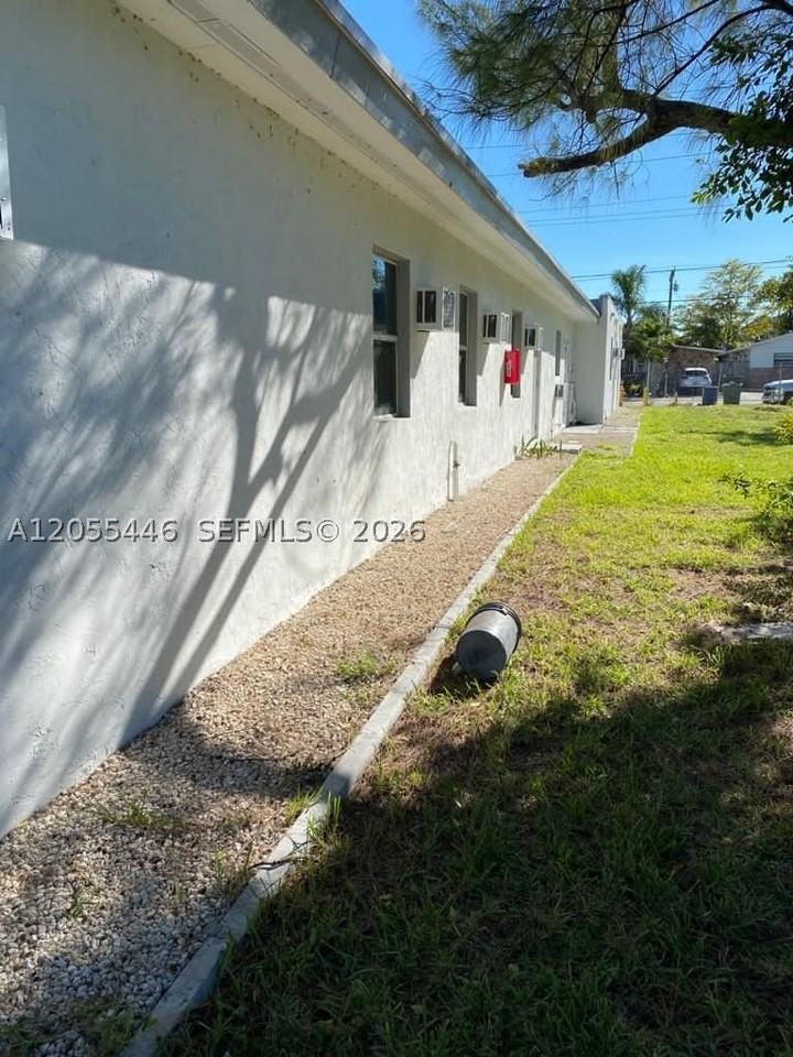 4023 Sw 19th St #D - Photo 3 of 30