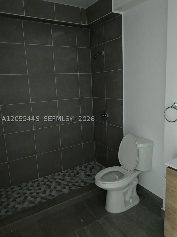 4023 Sw 19th St #D - Photo 6 of 30