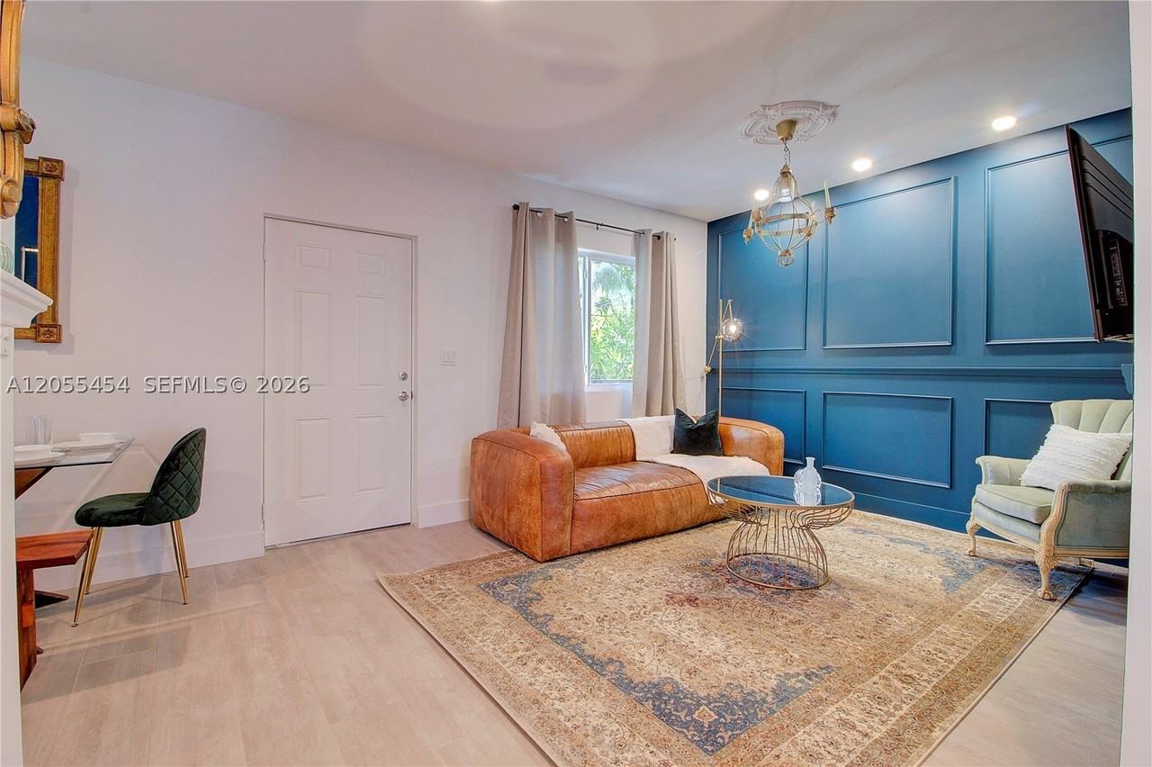 427 Nw 34th St #4 - Photo 2 of 28