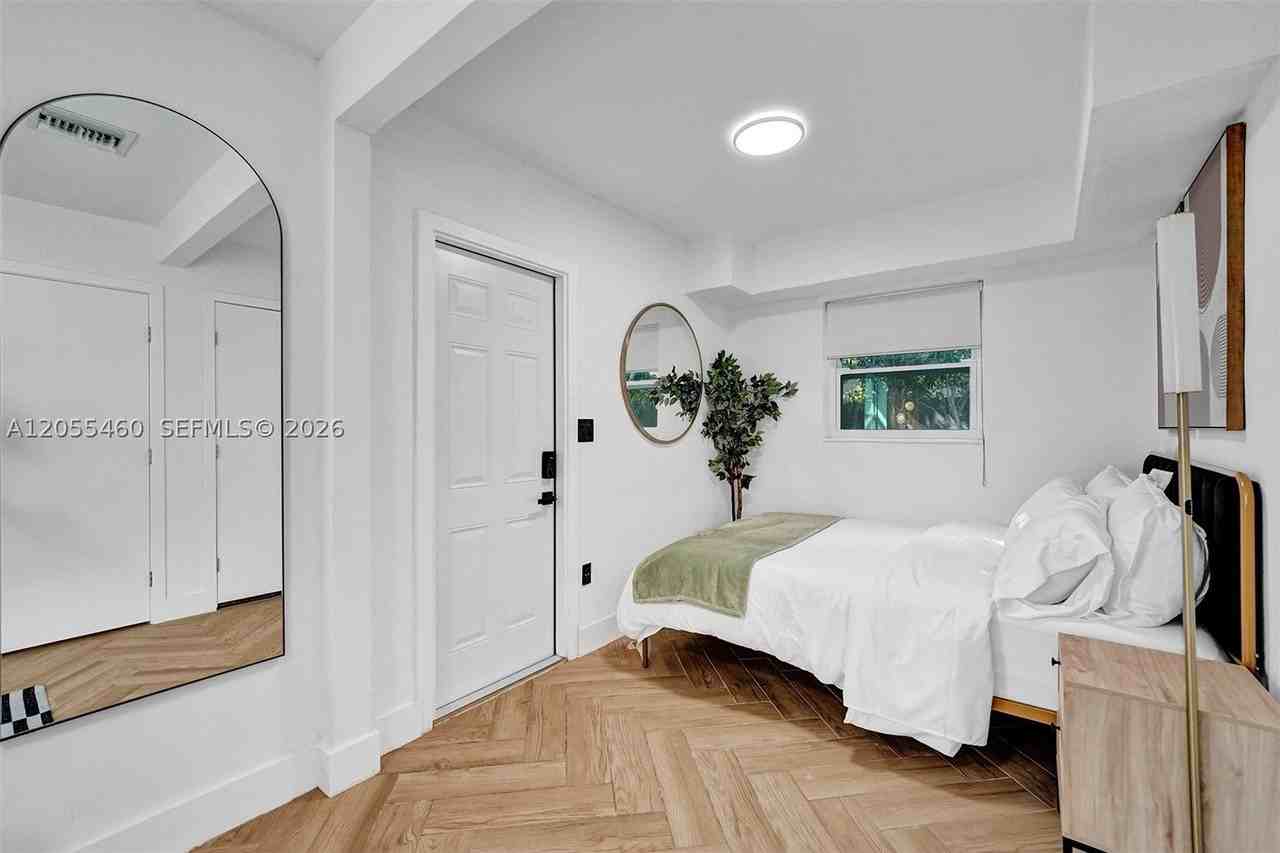 1912 Sherman St - Photo 4 of 34