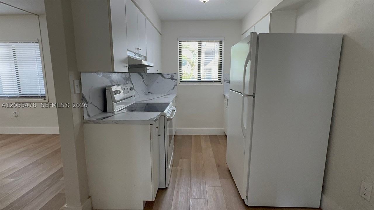 805 W 30th St #10 - Photo 5 of 16