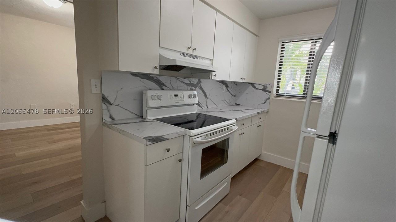 805 W 30th St #10 - Photo 6 of 16