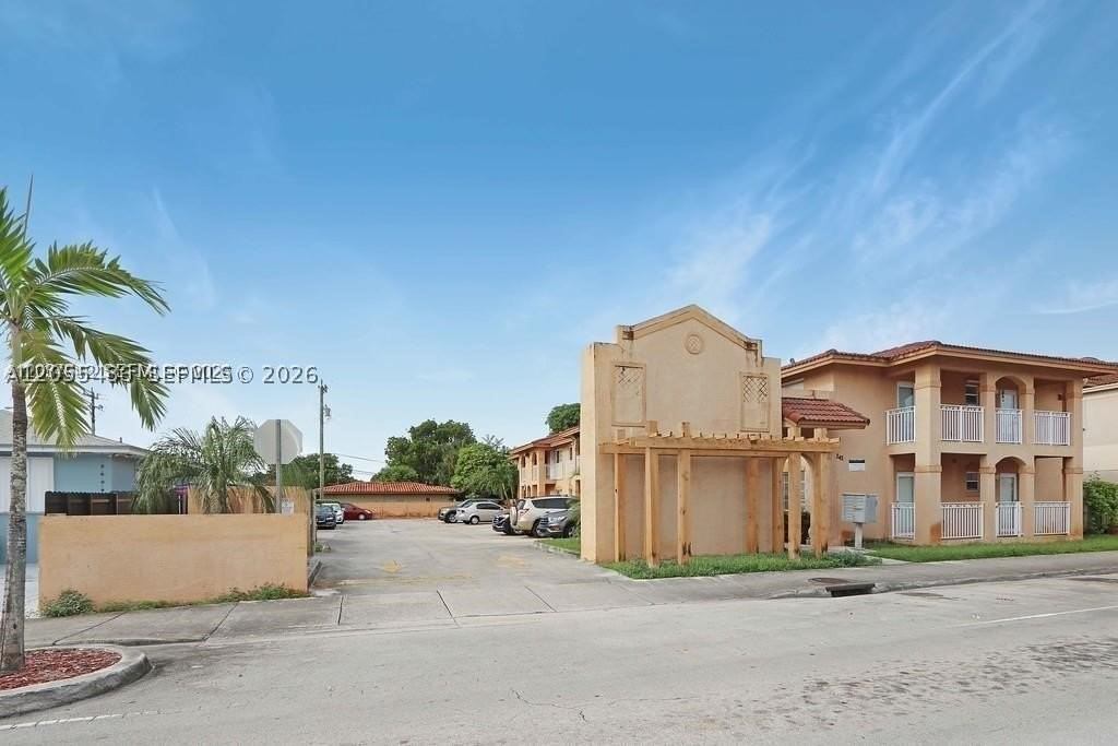 242 E 3rd St #205