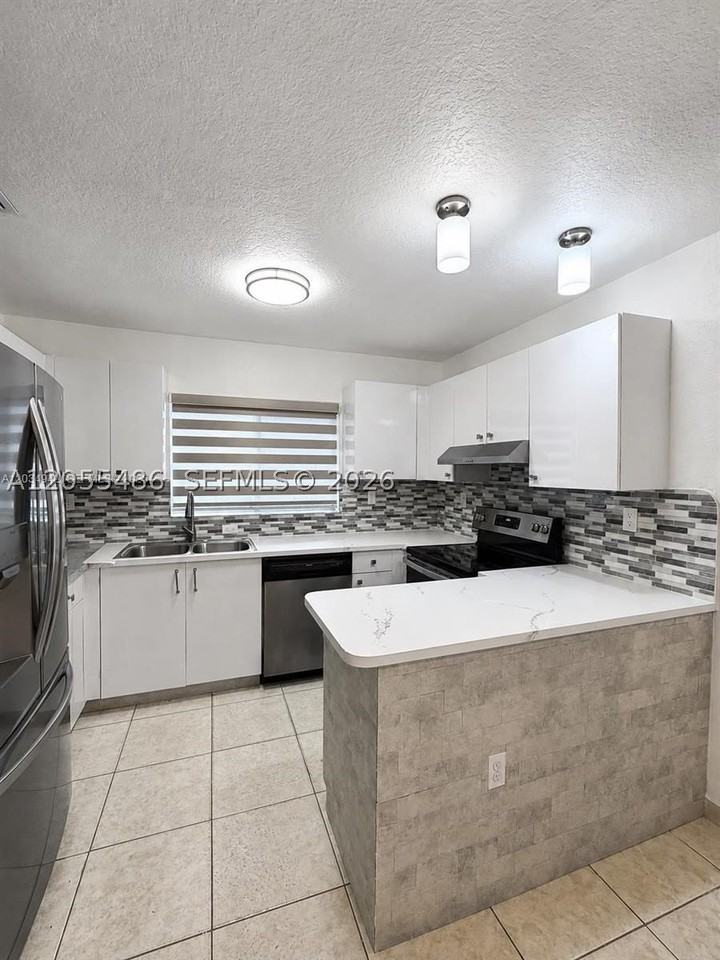 242 E 3rd St #205 - Photo 7 of 20