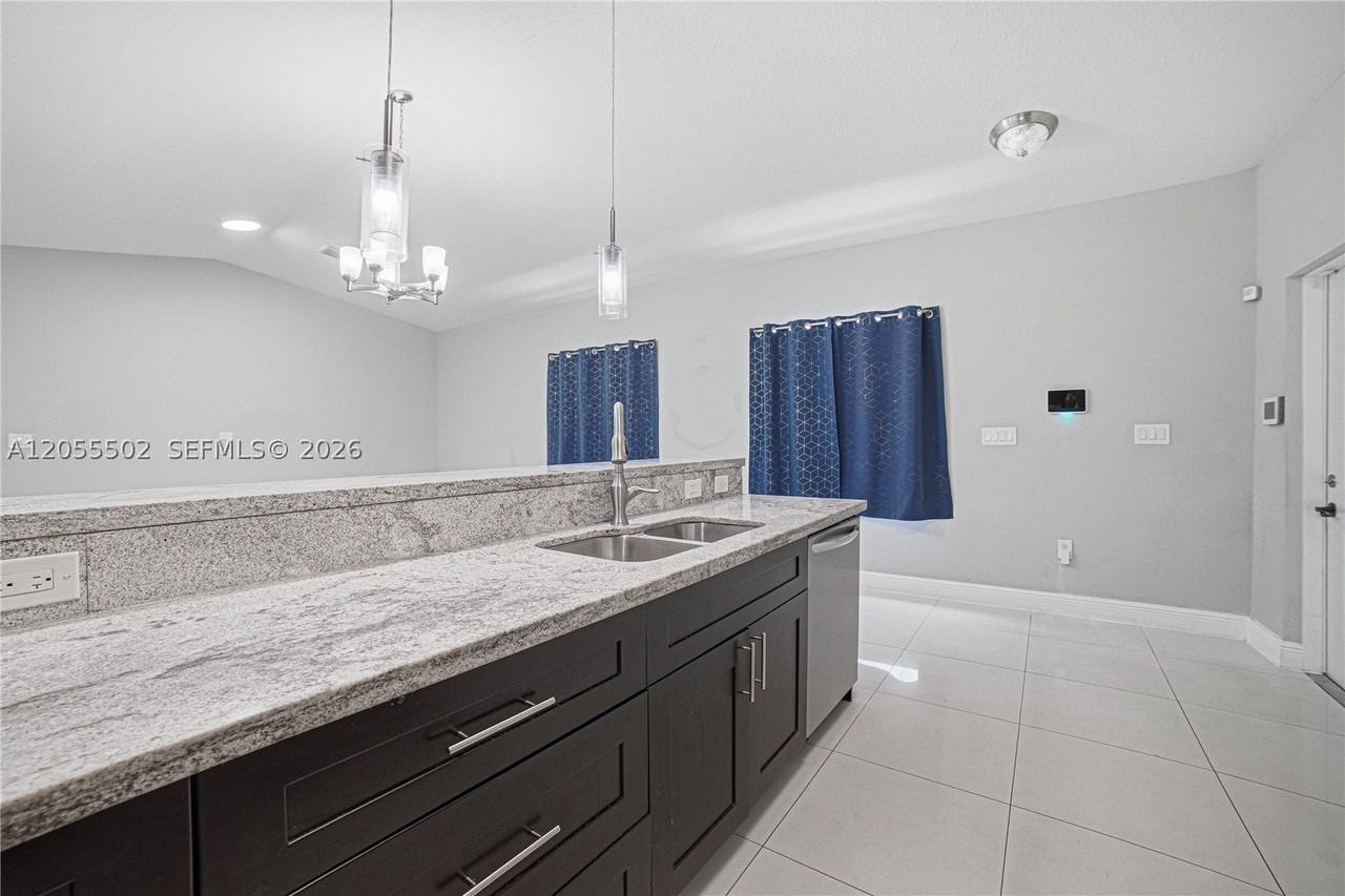 935 Nw 2nd Ave - Photo 7 of 27