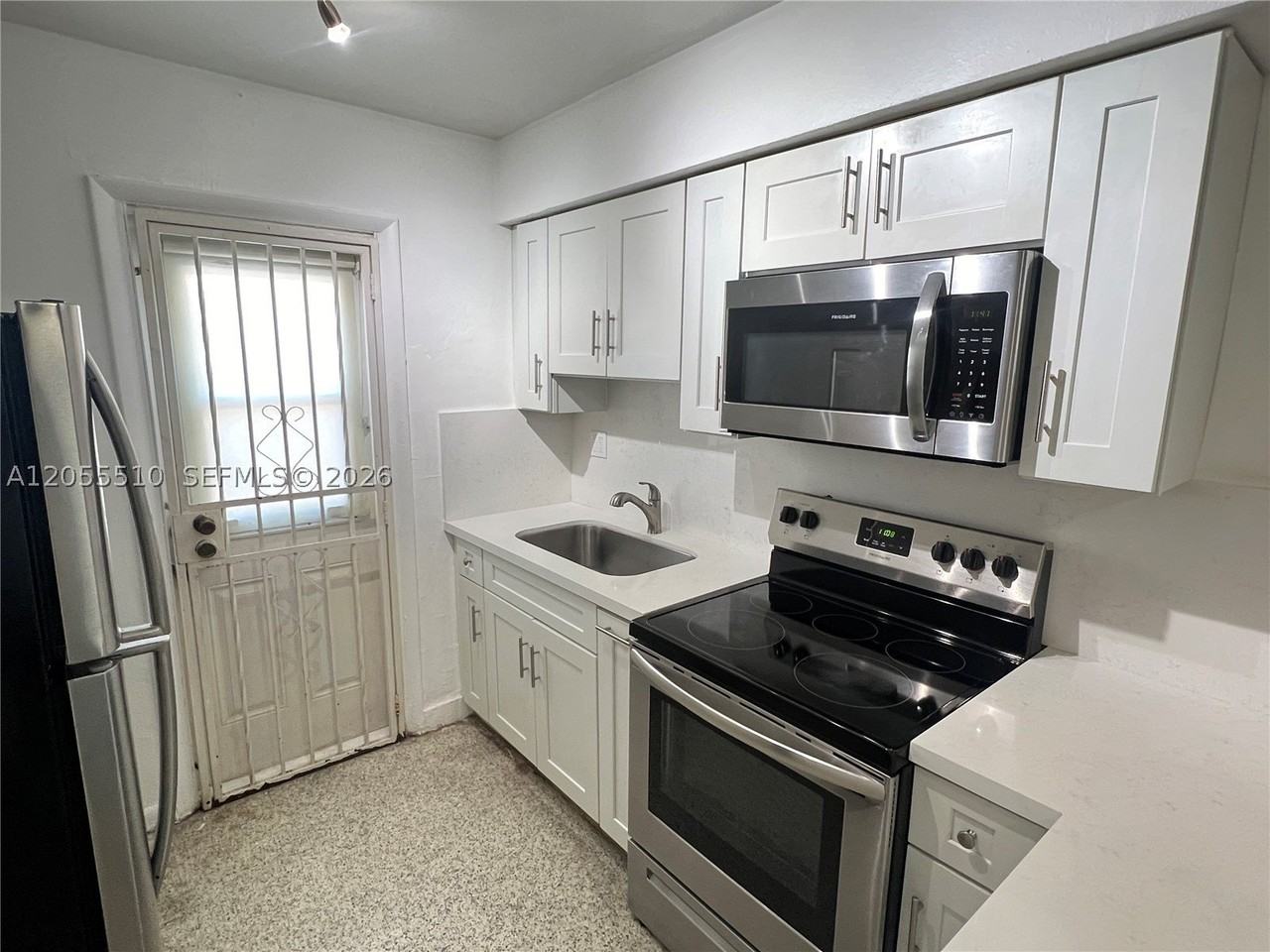 1057 Sw 7th St #1 - Photo 4 of 11