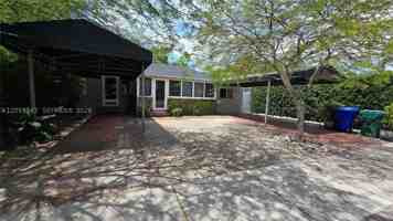 featured image of 2000 Sw 25th St #1