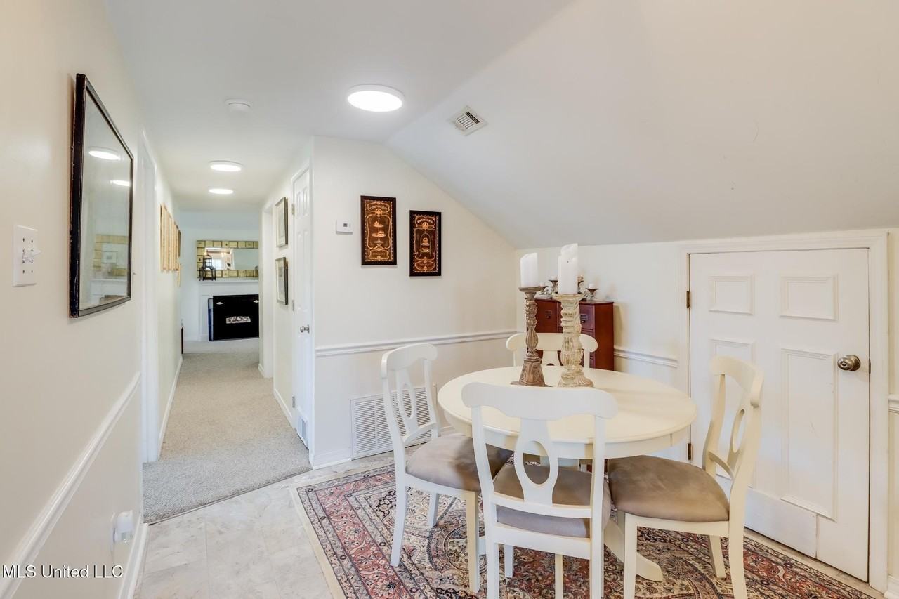 777 Watkins Ave - Photo 5 of 22