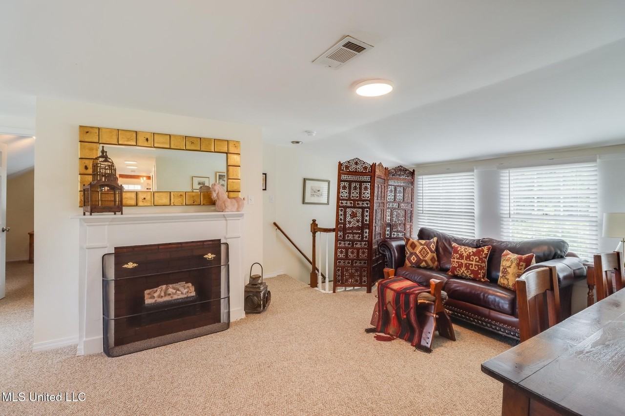 777 Watkins Ave - Photo 6 of 22