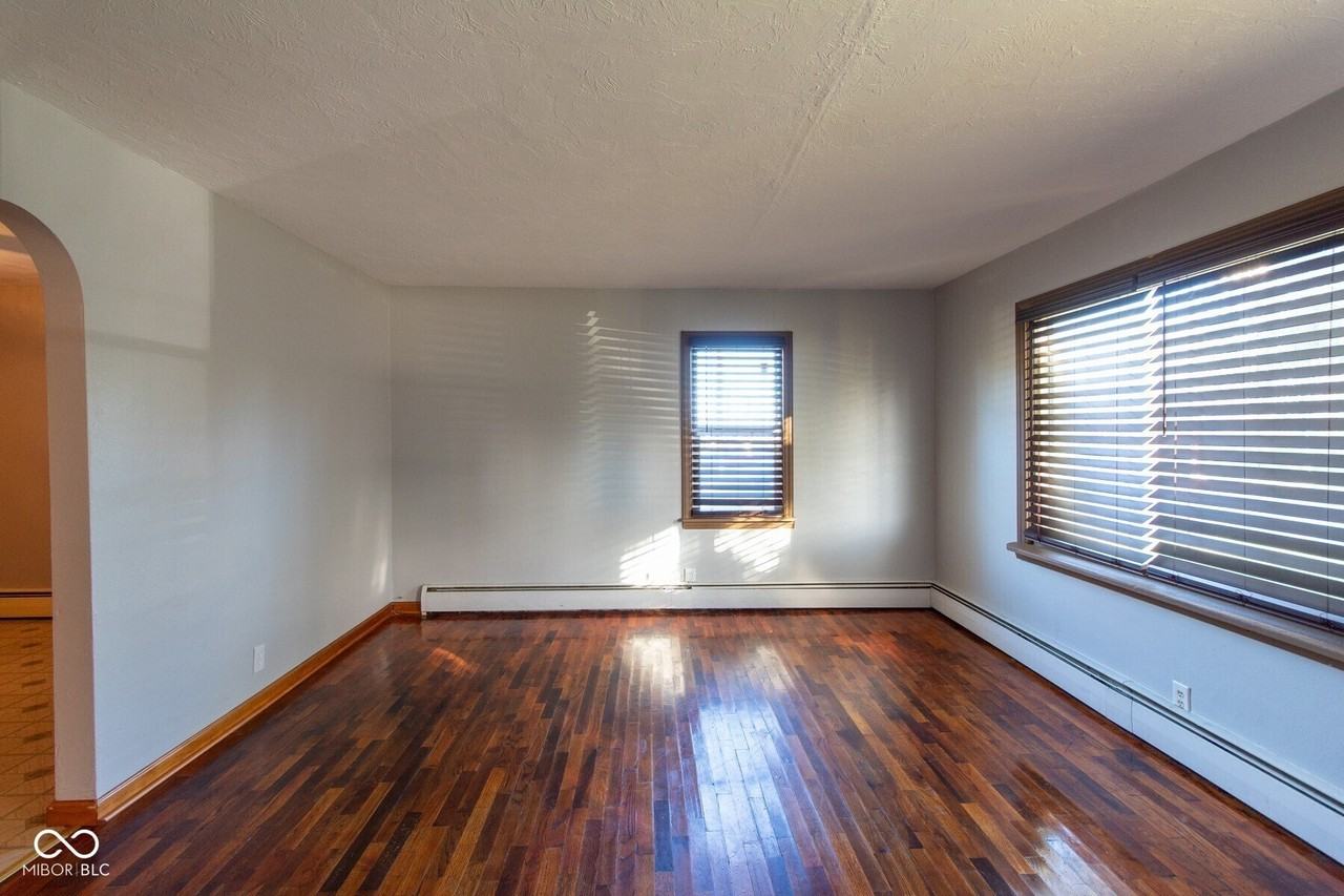 2510 W 38th St - Photo 3 of 15